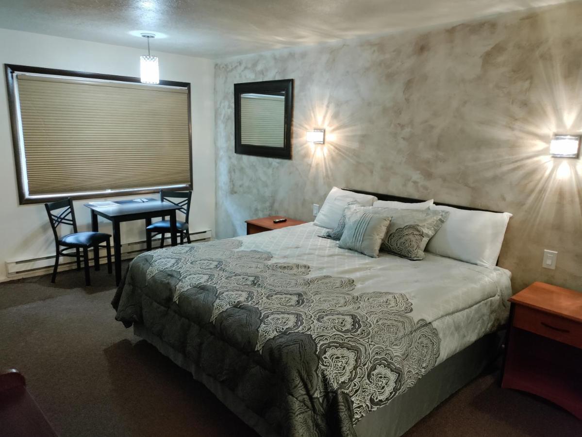 High Desert Inn Salina Bagian luar foto