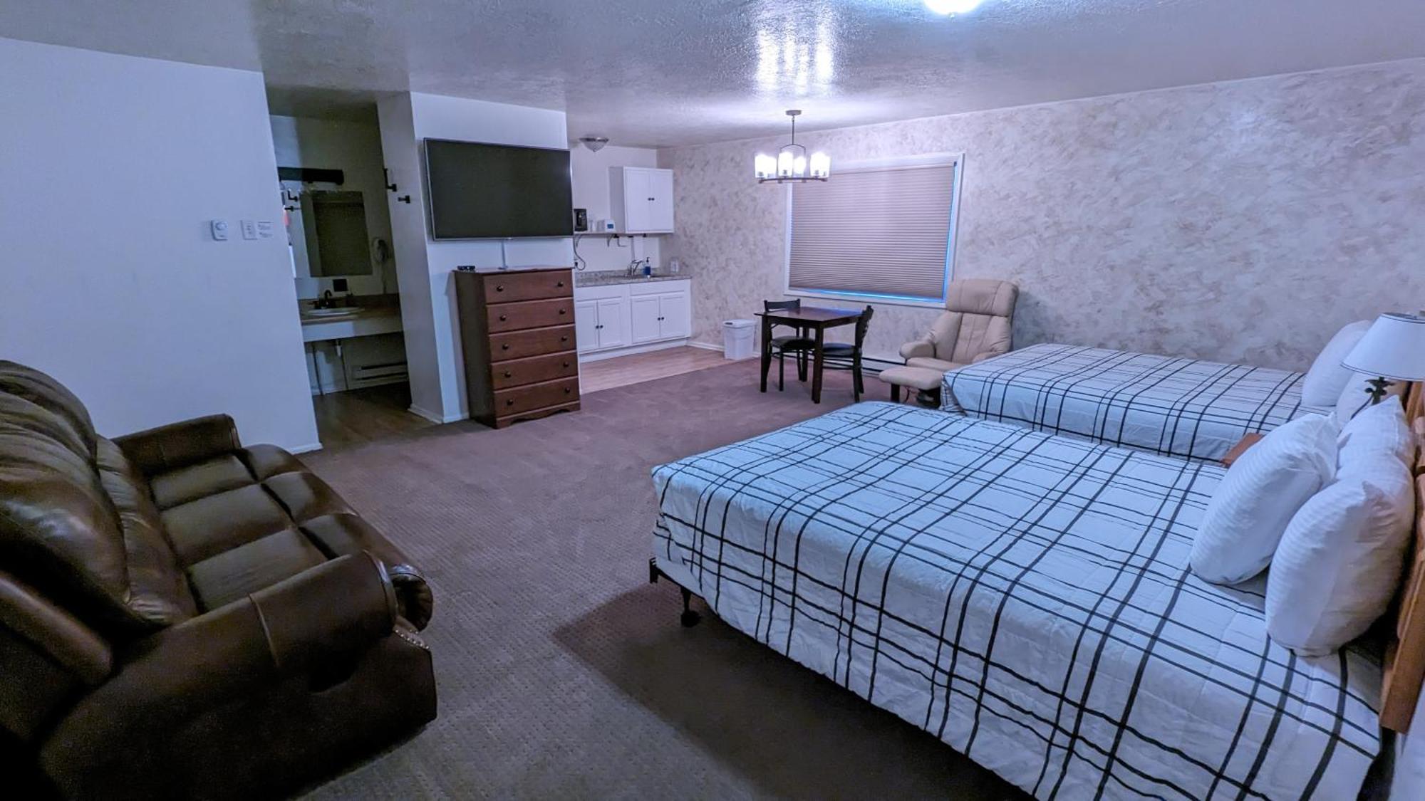 High Desert Inn Salina Bagian luar foto